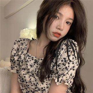 Puff-sleeve Floral Chiffon Blouse Black Floral - Beige - One Size