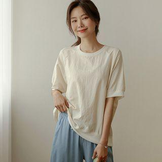 Keyhole-back Windbreaker T-shirt