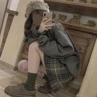 Plain Sweatshirt / Plaid A-line Skirt / Set