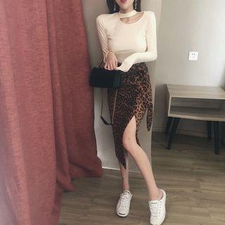Cutout Long-sleeve T-shirt / Leopard Print Midi Skirt