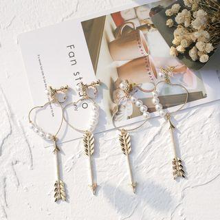 Non-matching Arrow Faux Pearl Heart Dangle Earring