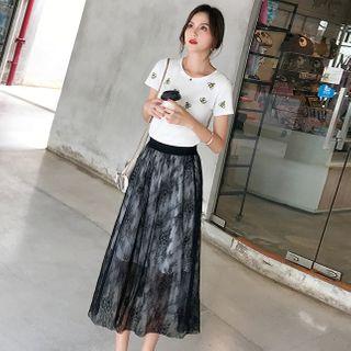 Set: Bee Embroidered Short-sleeve T-shirt Dress + Lace Midi A-line Skirt