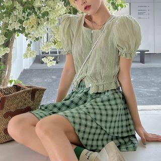 2-color Lace Flower Trim Round-neck Short-sleeve Top