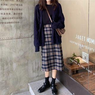 Loose-fit Cardigan / Plaid Midi Skirt