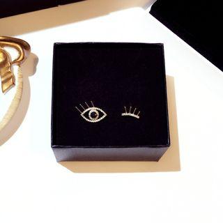 Non-matching 925 Sterling Silver Rhinestone Eye Earring