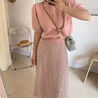 Puff-sleeve Plain Knit Top / High-waist Floral Skirt