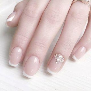 Amphibole Faux Nail Patch White - One Size