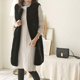Round-neck Faux-fur Vest Black - One Size