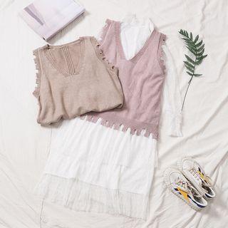 Long Sleeve Layered Lace Dress / V-neck Frayed Vest