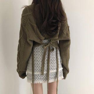 V-neck Cable-knit Cropped Sweater