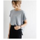 Short-sleeve Scoop-hem T-shirt