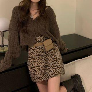 Cropped V-neck Cardigan / Leopard Print Mini Pencil Skirt