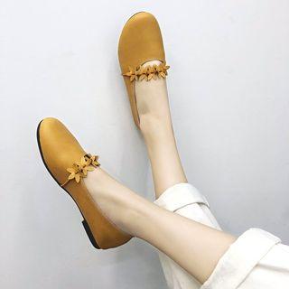 Flower Detail Round-toe Flats