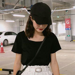 Square-neck Short-sleeve T-shirt / High Waist Shorts