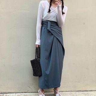 Long-sleeve T-shirt / Straight Fit Maxi Skirt