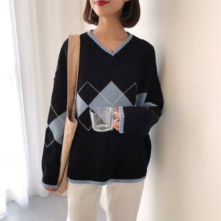 Diamond Print V-neck Knit Sweater