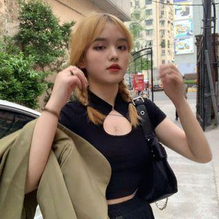 Frog-button Cutout Short-sleeve Cropped T-shirt