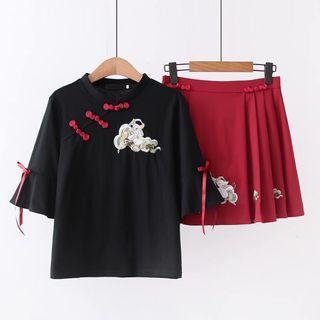 Embroidered Short-sleeve T-shirt / Pleated Skirt / Shorts