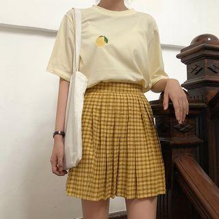 Fruit Printed T-shirt / Plaid Pleated Skirt