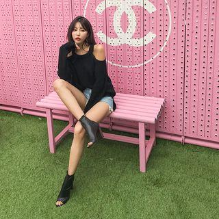 Crew-neck Cutout-shoulder Sweater