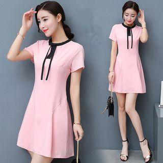 Short Sleeve Contrast Trim A-line Dress