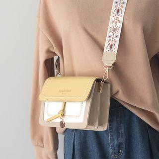 Faux Leather Pattern Strap Flap Crossbody Bag