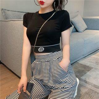 Printed Crop T-shirt / Cutout Striped Shorts