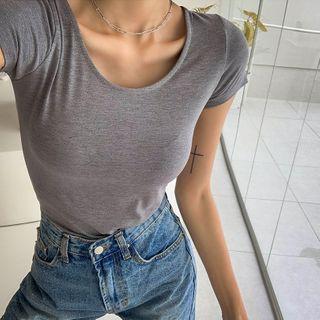 U-neck Cropped Slim-fit T-shirt