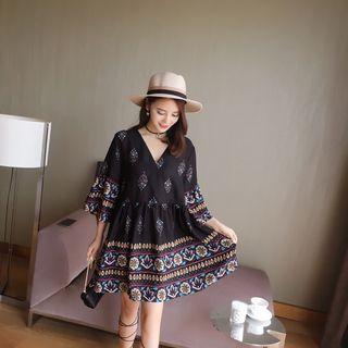 Patterned V-neck 3/4-sleeve Dress