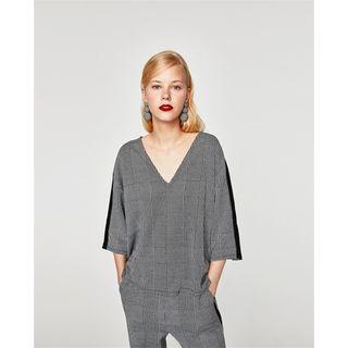 Houndstooth 3/4 Sleeve V-neck Top