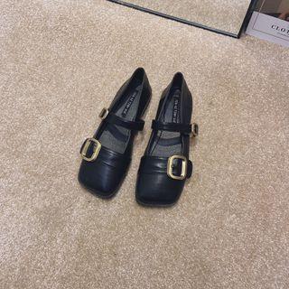 Square-toe Buckled Mary Jane Shoes