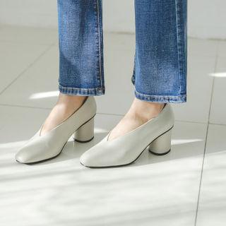 Square-toe Cylinder-heel Pumps