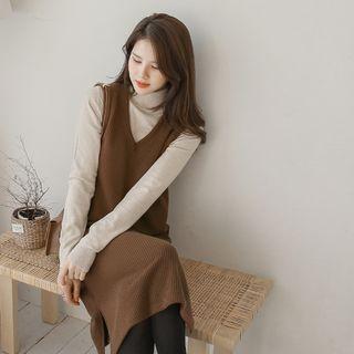 Sleeveless V-neck Ribbed Knit Dress