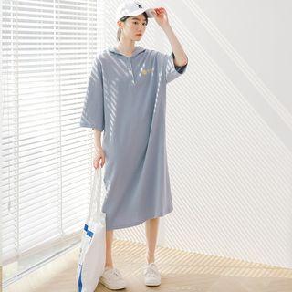 Lettering 3/4-sleeve Hooded Midi T-shirt Dress