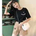 Short-sleeve Embroidered T-shirt / Pocketed Shorts