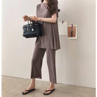 Set: Round-neck Plated Top + Band-waist Pants