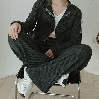 Cropped Hooded Zip Jacket / Drawstring Sweatpants