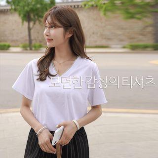 V-neck Layered T-shirt