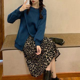 Asymmetric Pullover / Leopard Print Midi A-line Skirt