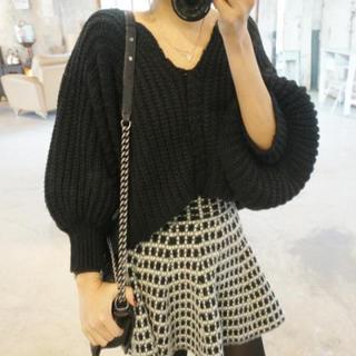 V-neck Balloon-sleeve Knit Top