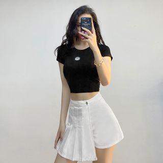 Daisy-embroidered Crop T-shirt