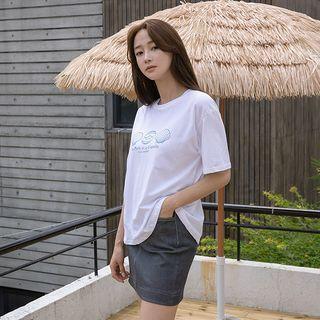 Letter Shell-illustrated T-shirt