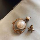Non-matching Faux Pearl Ear Stud