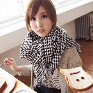 Fringed Houndstooth Scarf