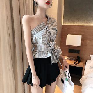 Single Shoulder Pinstripe Shirt / High-waist Pleated Skirt