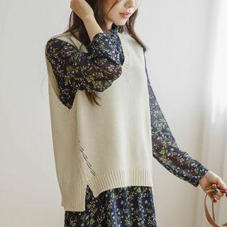 Sleeveless Punch-detail Knit Top