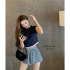 Short-sleeve Cropped T-shirt / Striped Wide-leg Shorts