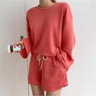 Set: Round-neck Loose-fit Top + Band-waist Pocket-detail Shorts