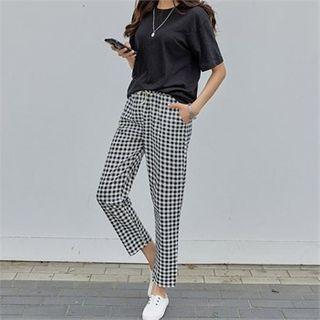 Set: Round-neck Plain T-shirt + Gingham Pants Black - One Size