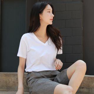 Basic V-neck T-shirt